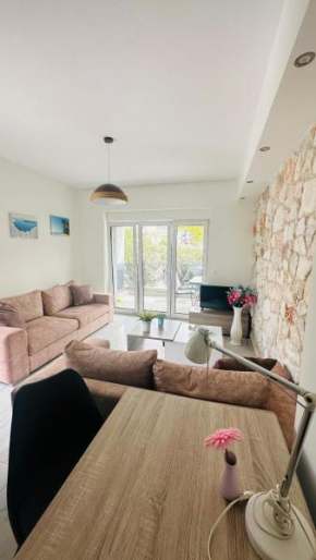Afina Hanioti Apartment